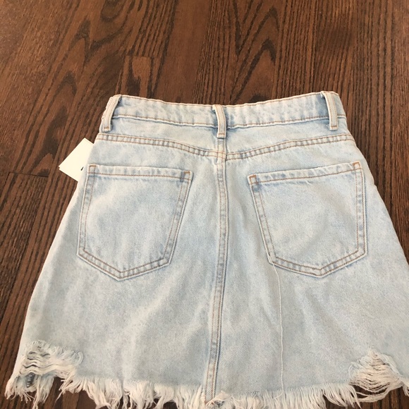 Distressed jean skirt from Bershka never worn - Picture 2 of 4